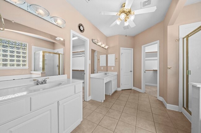 Building Photo - 1215 Pelican Hill Dr
