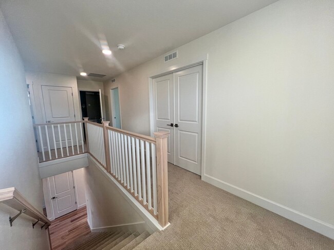 Building Photo - Gorgeous Ridgefield Home