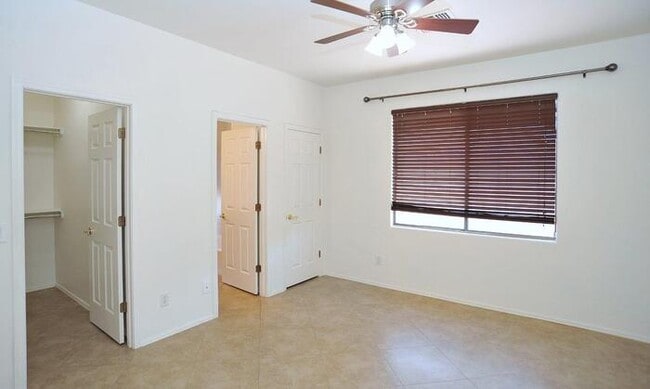 Building Photo - Priced right in Dove Mountain. Fresh & cle...