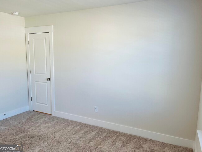 Building Photo - 371 Crestbrook Ln