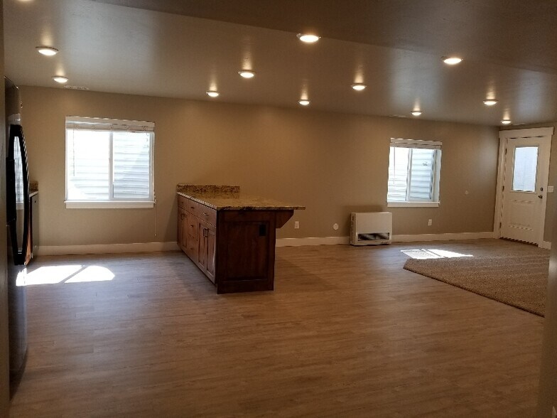 Building Photo - 464 N 300 E