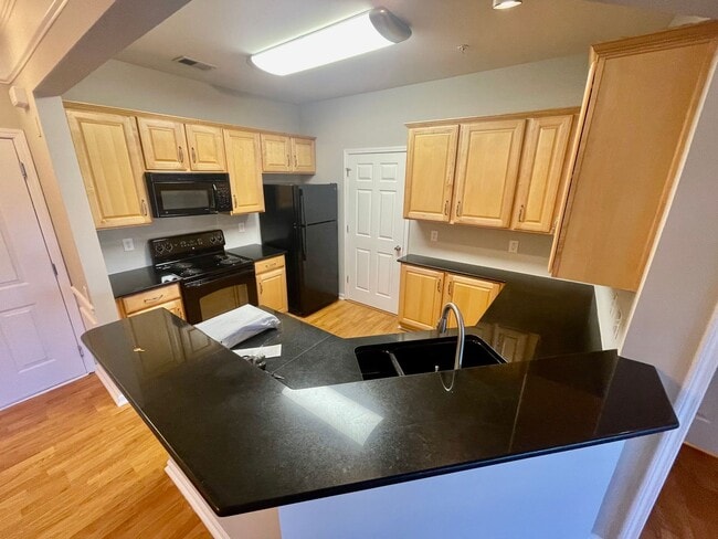 Building Photo - 2 Bedroom 2 Bath Condo Available Now in Ba...