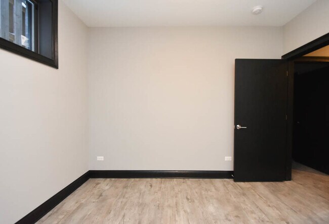 Building Photo - 4326 N Ashland Ave