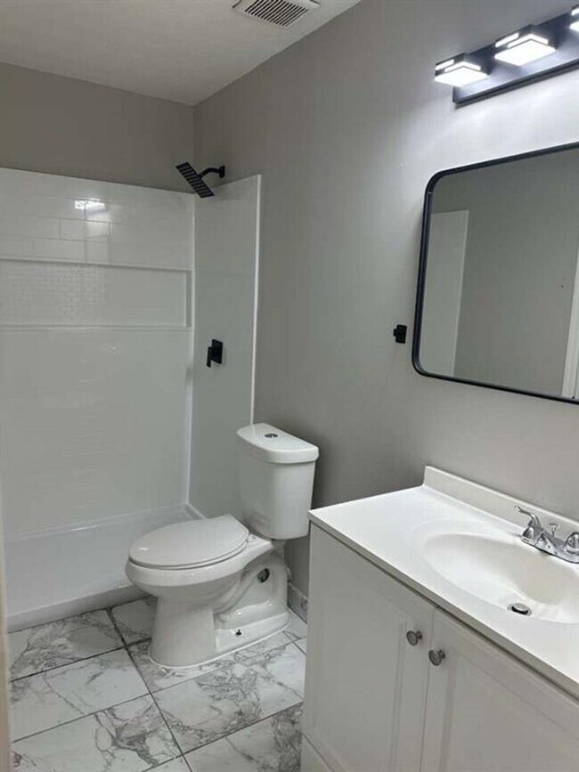 Building Photo - Renovated 3 Bedroom, 1.5 Bath Townhome for Rent in Lilburn