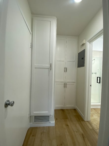 Building Photo - 283 S El Molino Ave