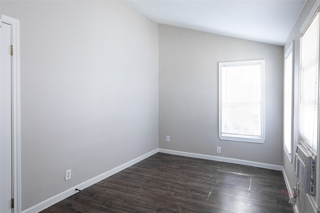 Building Photo - 2812 Cortlandt St