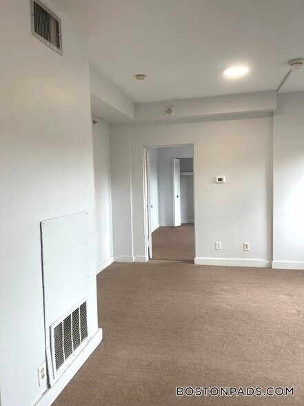 Building Photo - 475 Commonwealth Ave