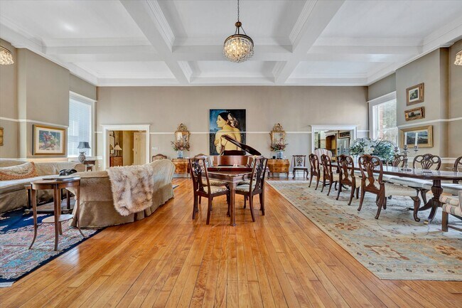 Building Photo - 1025 Church St