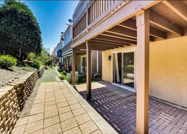 Building Photo - 1802 W Diversey Pkwy