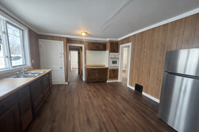 Building Photo - 213 Depeyster St