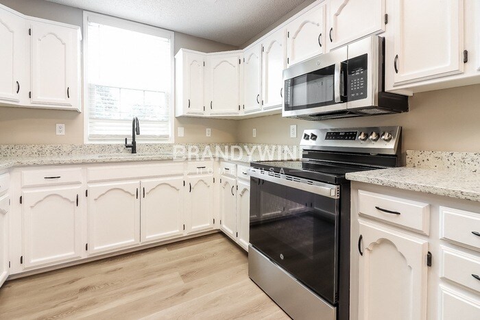 Building Photo - 106 W Laredo Trail