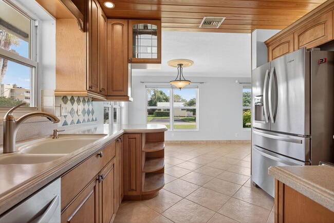 Building Photo - 2757 NE 29th Ave