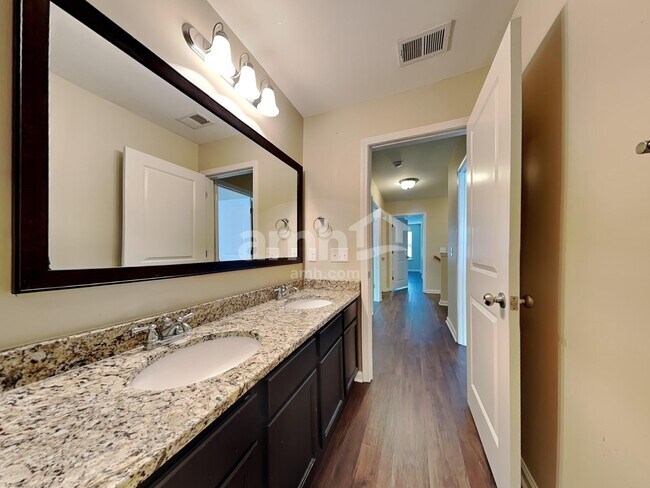 Building Photo - 19 Winslow Cir