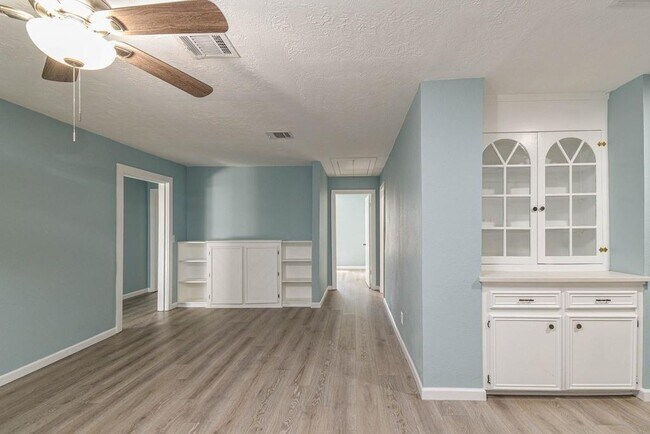 Building Photo - 3735 Woodpeckers Grove