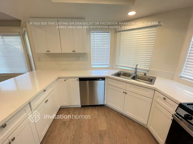 Building Photo - 4721 Cocina Ln