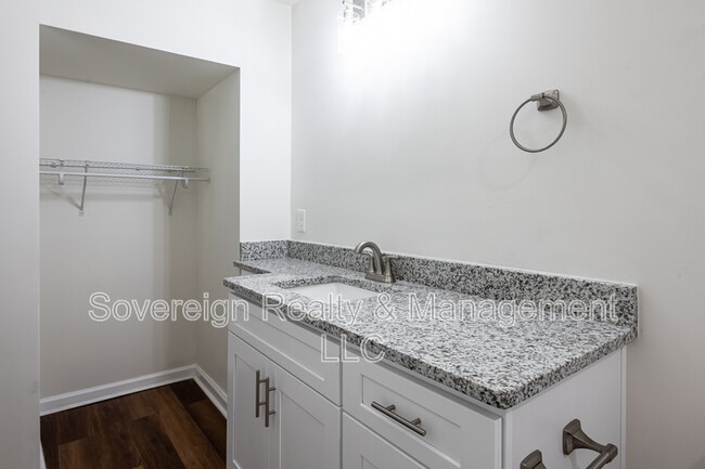 Building Photo - 452 Paines Ave NW