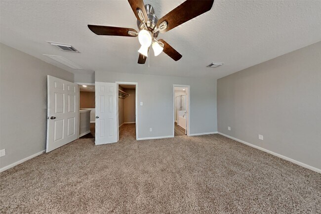 Building Photo - 17919 Royal Gate Ln