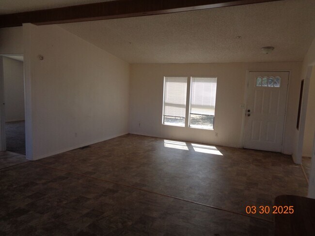Building Photo - Country Living 3 bedroom 2 bathroom offering 1344 sq. ft.