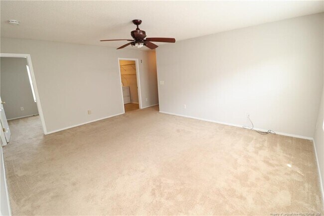 Building Photo - 5 Bellmore Ct