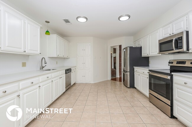 Building Photo - 4300 Bent Oaks Dr