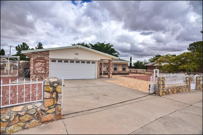 Primary Photo - 10824 Pico Norte Rd