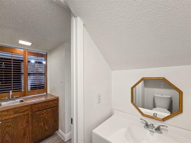 Building Photo - 8418 Fathom Cir