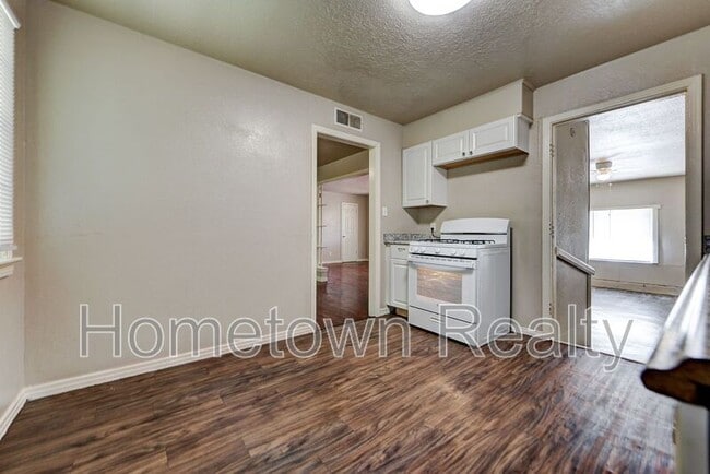 Building Photo - 3513 Springlake Dr