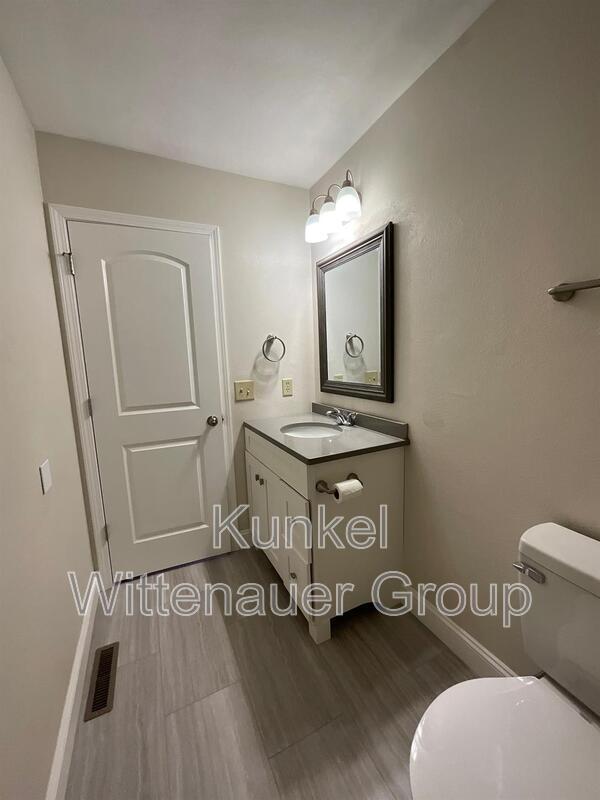 Building Photo - 713 Plankway Dr