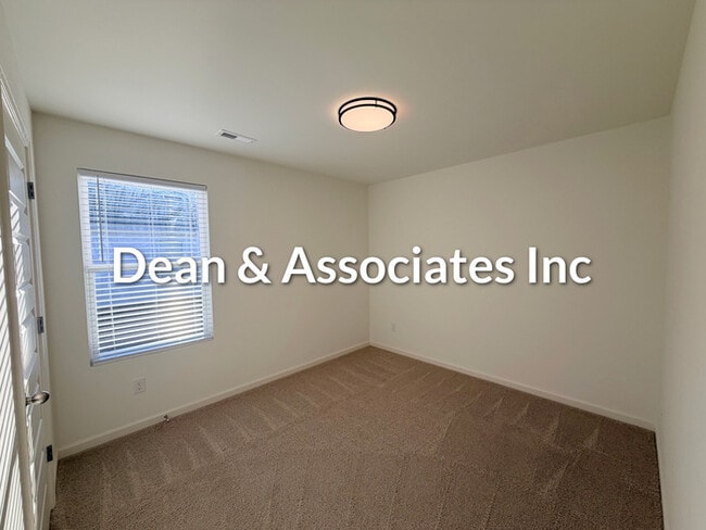 Building Photo - 827 Fish Camp Rd