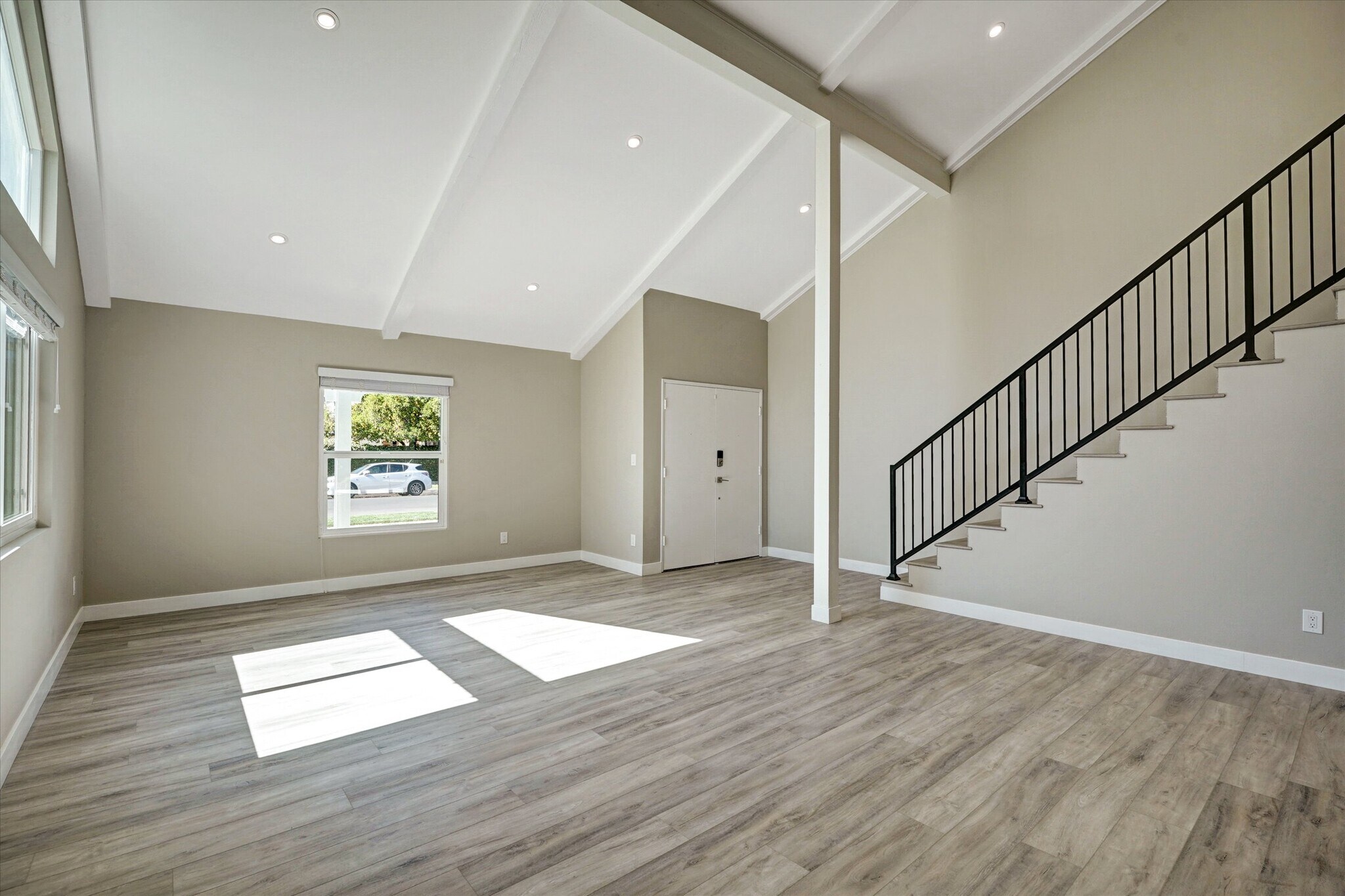 Building Photo - 5346 Tyrone Ave