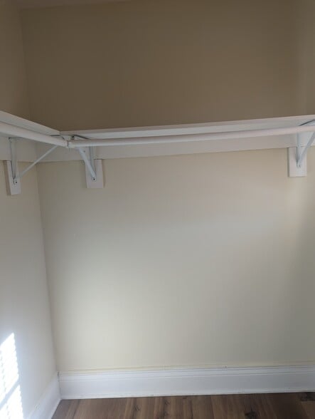 Bedroom Walk-in closet - 821 Walnut Ave