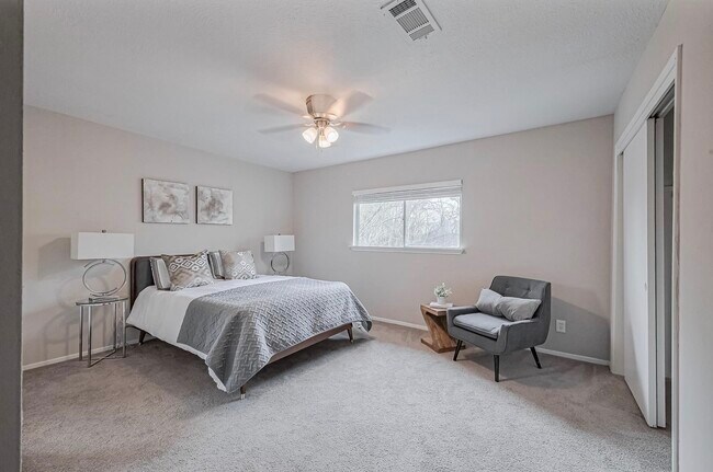Building Photo - 505 Stoneledge Dr