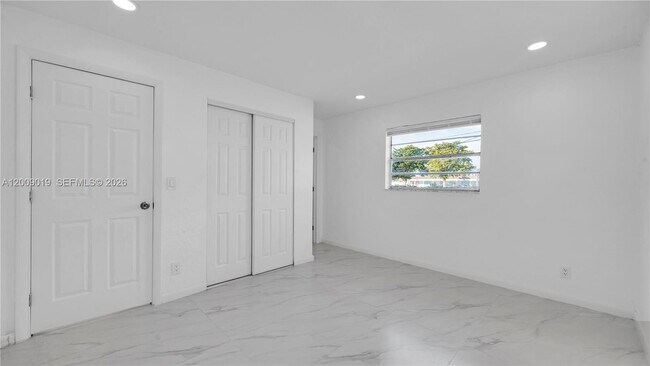 Building Photo - 4285 SW 48th Ct