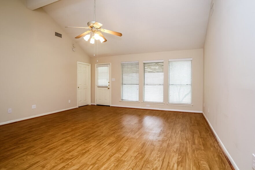 Building Photo - 18714 Timber Spring Dr