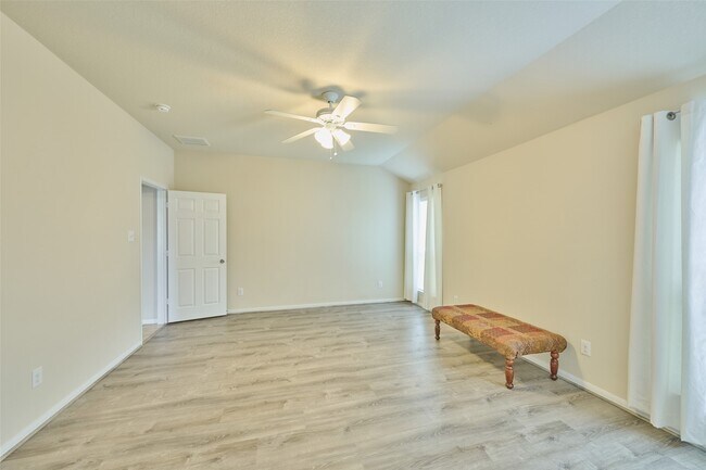 Building Photo - 9940 Yearling Pl