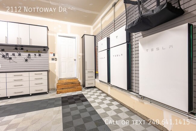Building Photo - 2112 Nottoway Dr