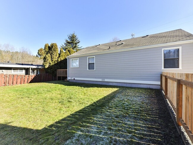 Building Photo - Beautiful One Level 2+ Bedroom Cottage in Renton!