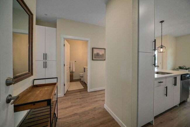 Building Photo - 190 Elma Ave SE