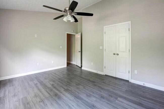 Building Photo - 4940 Tanners Spring Dr