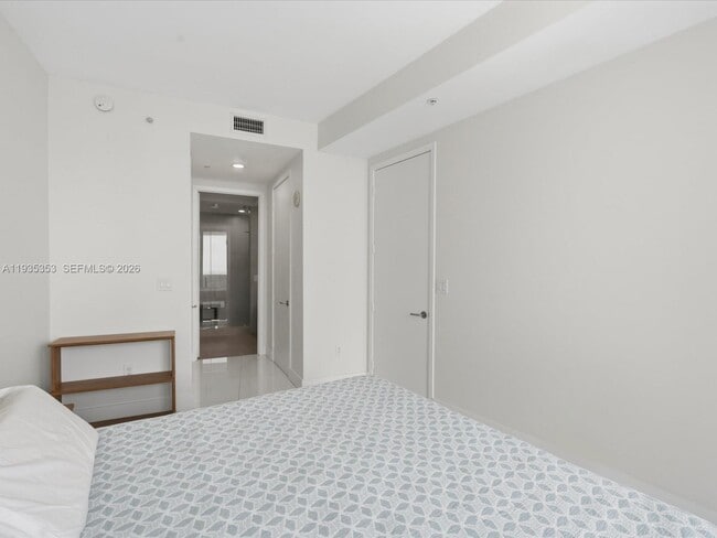 Building Photo - 18201 Collins Ave