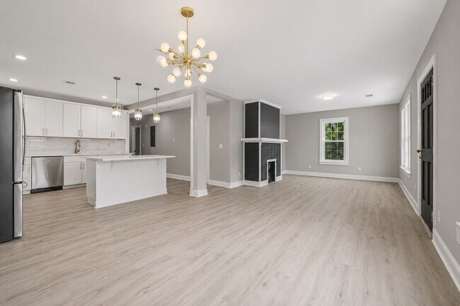 Building Photo - Move In by 7/1 & Save $500 OFF JULY Rent — Fully Renovated Gem!!!