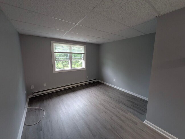 Building Photo - Live Comfortably in Troy – Renvated 1-Bedr...