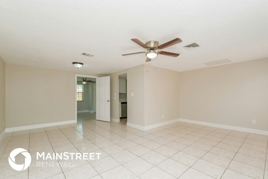 Building Photo - 6215 Westport Dr