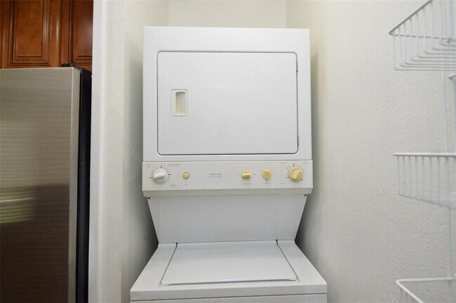 Building Photo - 8613 Mallard Reserve Dr