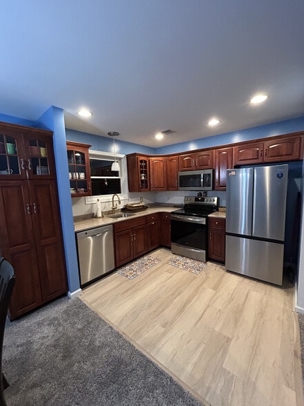 Building Photo - 3122 Robert David Dr