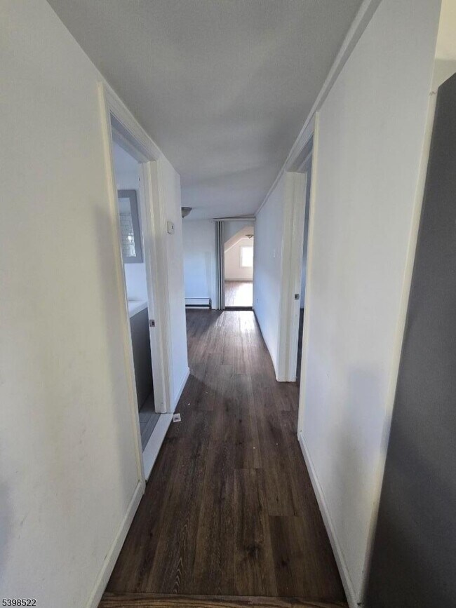 Building Photo - 115 Pine St