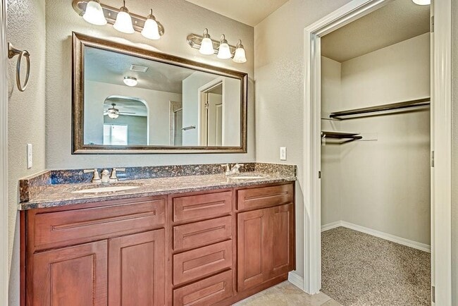 Building Photo - 3873 Loma Brisa Dr