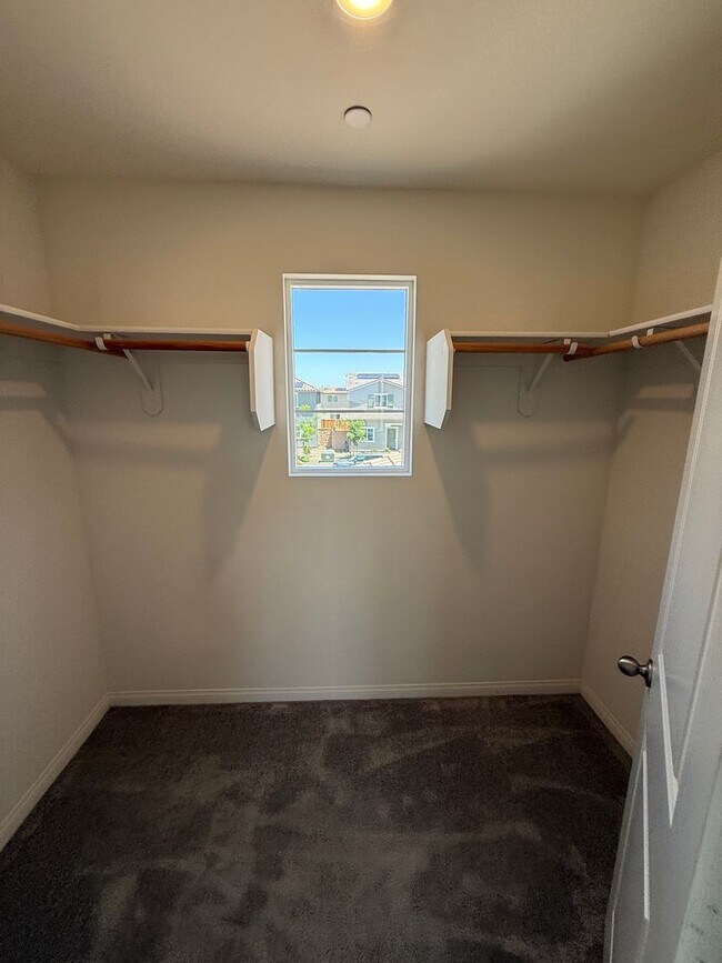 Building Photo - Fall in love with this NEWER  5 bedroom 4 ...