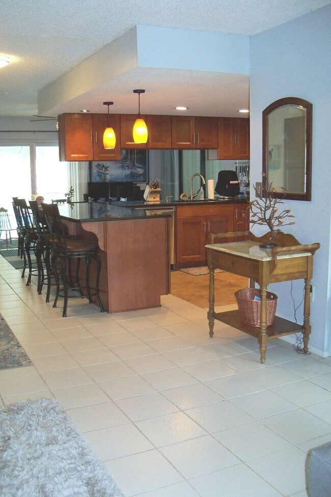 Building Photo - Seasonal Rental