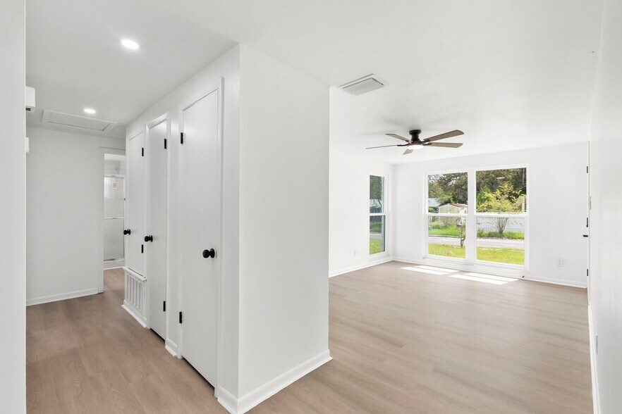 Building Photo - 516 Avocado Cir